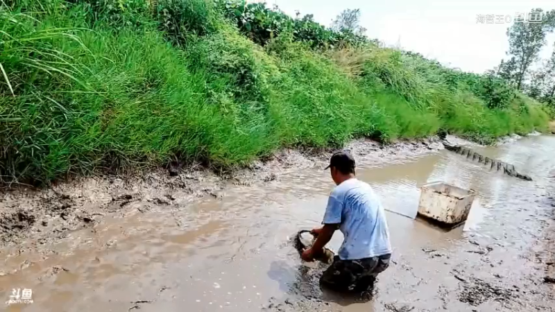洪湖小肖直播_户外直播_斗鱼直播26