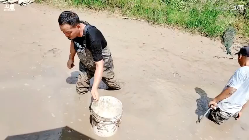 洪湖小肖直播_户外直播_斗鱼直播33