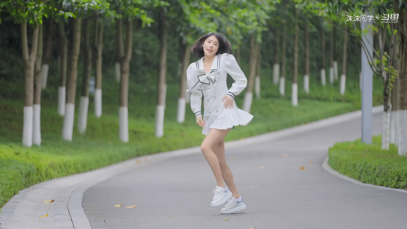 我在斗鱼看沫沫同学丶直播舞蹈