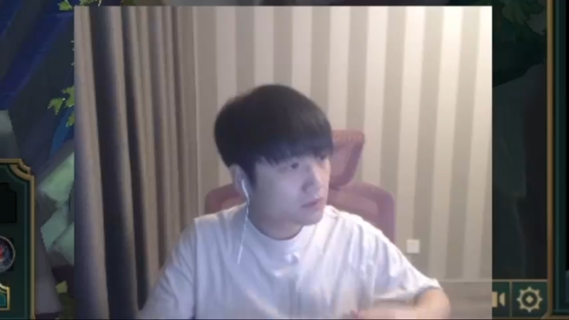 微笑：没事这把人头给我我能C，这把绝对不摆