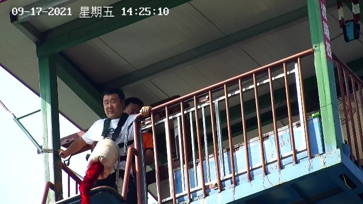 帽儿王十渡蹦极