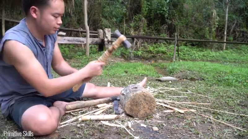 二基地61天6如何在野外打出一把菜刀！玄铁的那种！《如果你一无所有 进入单人我的世界，自由荒野 离网乐园 全手工制作耕种 》