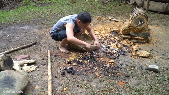 二基地61天1如何在野外打出一把菜刀！玄铁的那种！《如果你一无所有 进入单人我的世界，自由荒野 离网乐园 全手工制作耕种 》