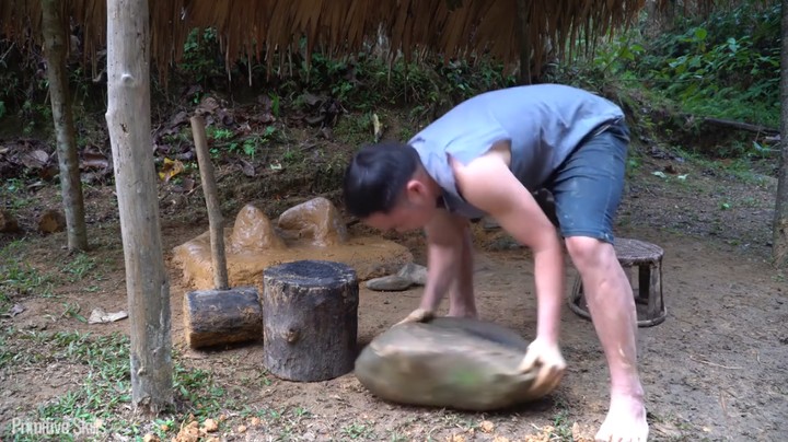 二基地61天2如何在野外打出一把菜刀！玄铁的那种！《如果你一无所有 进入单人我的世界，自由荒野 离网乐园 全手工制作耕种 》