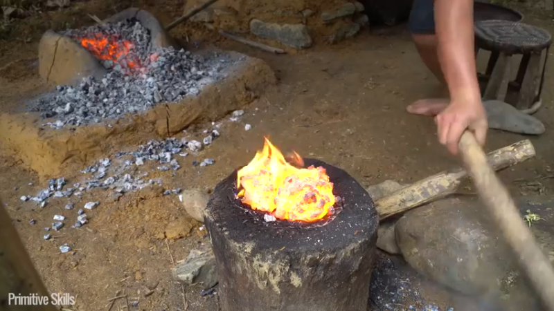 二基地61天4如何在野外打出一把菜刀！玄铁的那种！《如果你一无所有 进入单人我的世界，自由荒野 离网乐园 全手工制作耕种 》