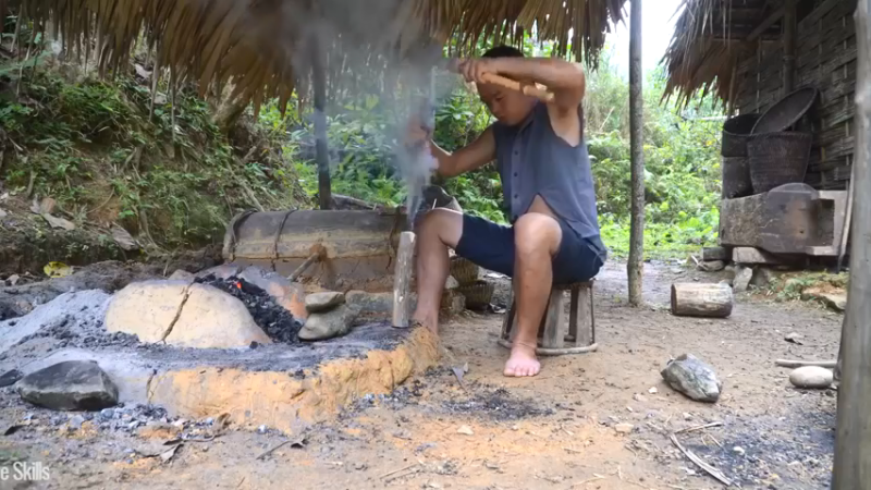 二基地61天7如何在野外打出一把菜刀！玄铁的那种！《如果你一无所有 进入单人我的世界，自由荒野 离网乐园 全手工制作耕种 》