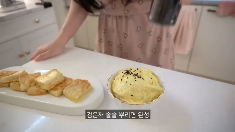 制作炸鸡紫菜包饭便当，自家的日常，热狗，ROSÉ炒年糕，和男朋友一起逛咖啡厅，豆腐针，卷心菜煎饼，辛奇汤 (19)