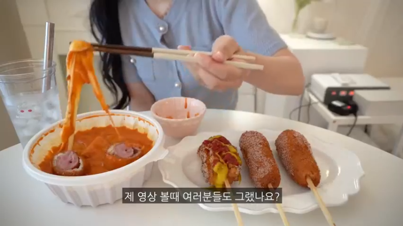 制作炸鸡紫菜包饭便当，自家的日常，热狗，ROSÉ炒年糕，和男朋友一起逛咖啡厅，豆腐针，卷心菜煎饼，辛奇汤 (10)
