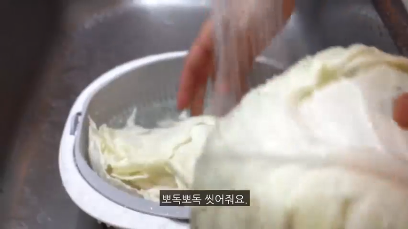制作炸鸡紫菜包饭便当，自家的日常，热狗，ROSÉ炒年糕，和男朋友一起逛咖啡厅，豆腐针，卷心菜煎饼，辛奇汤 (2)