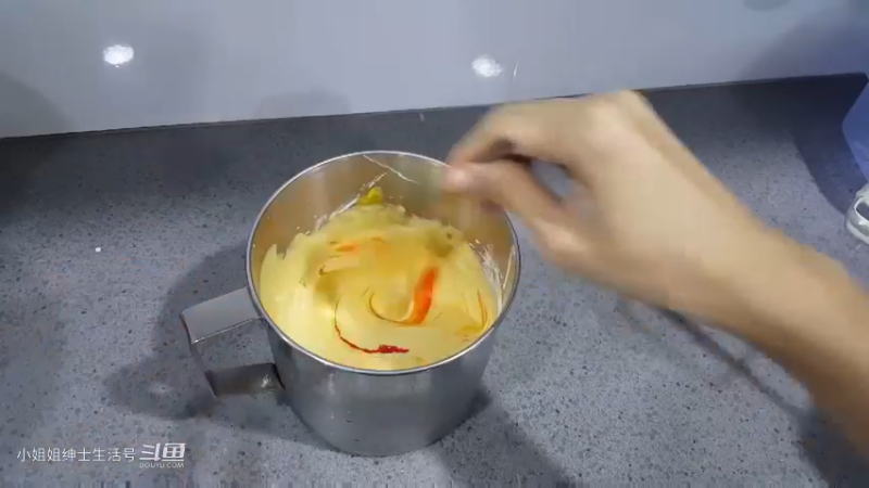 大家中秋快乐 教你怎样做有蛋黄的冰淇淋月饼 步骤分解