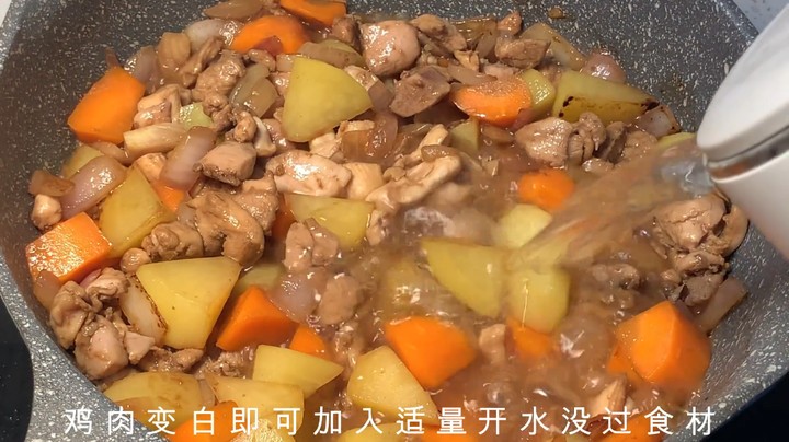 一个人在家的晚餐 满屋飘香的蛋包饭＋番茄乌梅 一边补番一边吃 幸福感满满呀！