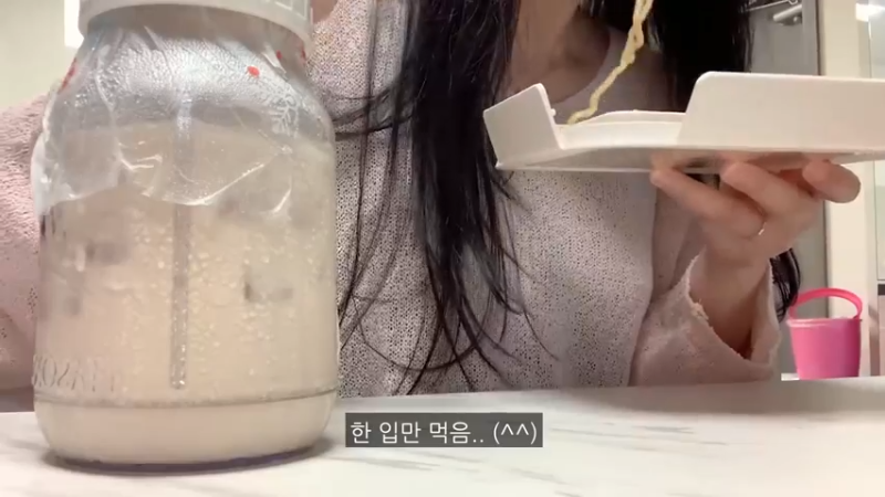 制作炸鸡紫菜包饭便当，自家的日常，热狗，ROSÉ炒年糕，和男朋友一起逛咖啡厅，豆腐针，卷心菜煎饼，辛奇汤 (7)