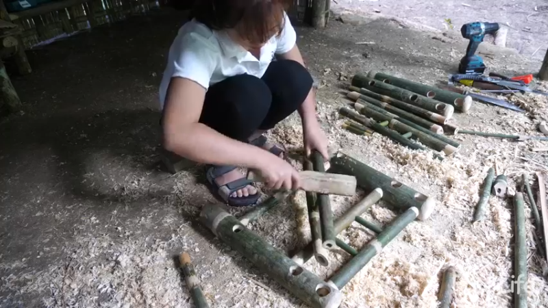 女生野外觅桃源W6农家简易家具9#妹子独自深入荒野隐居,建设世外桃源