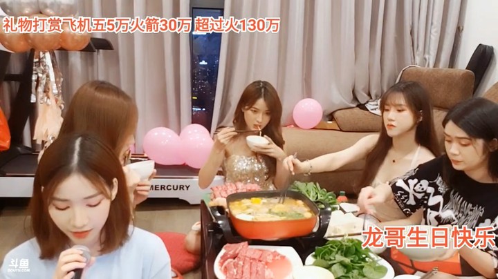 小七唱歌，美女吃火锅，大海好可爱