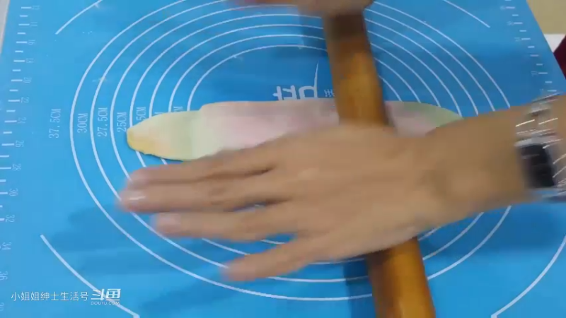 大家中秋快乐 教你做 梦幻彩虹酥皮月饼步骤之(8)你学会了吗