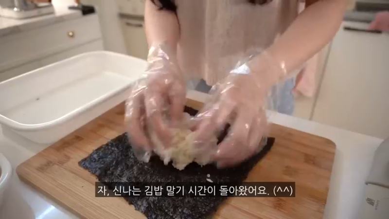 制作炸鸡紫菜包饭便当，自家的日常，热狗，ROSÉ炒年糕，和男朋友一起逛咖啡厅，豆腐针，卷心菜煎饼，辛奇汤 (4)