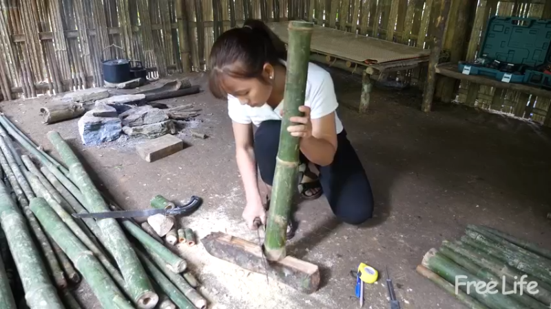 女生野外觅桃源W6农家简易家具2#妹子独自深入荒野隐居,建设世外桃源