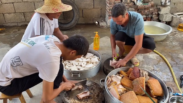 农家菜，扣肉，孩子们停不下来，儿子一口气吃11块