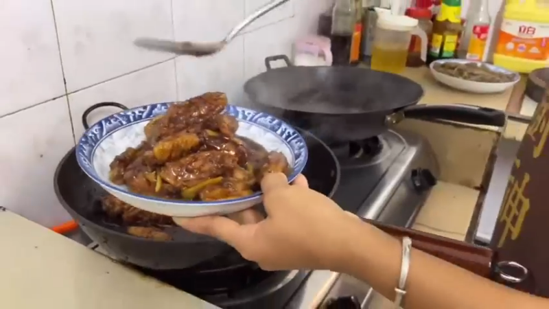 买了好菜，给孩子们加餐，都是孩子们爱吃的，结果。。