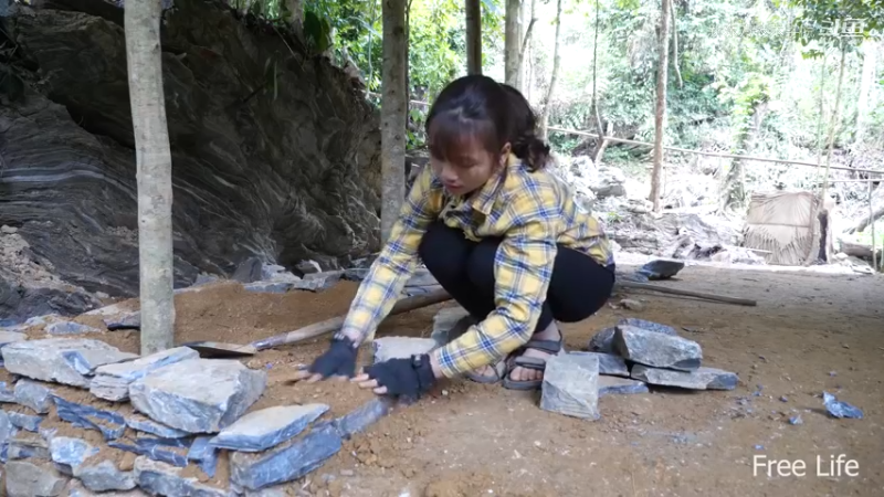 小姐姐野外觅桃源W11用泥制作土灶2#妹子独自深入荒野隐居，建设世外桃源