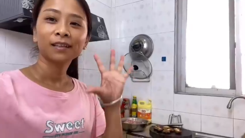 给孩子们包饺子 孩子们好爱吃