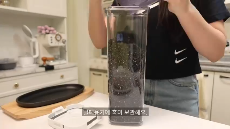 朋友一起开家庭派对的自炊生vlog、辣玉米奶酪、韩猪牛排、蒜酱菜、培根卷烤面包、米肠、汤炒年糕