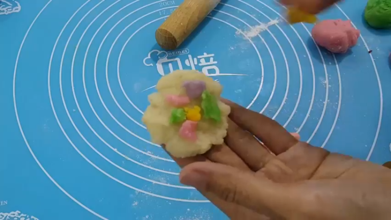 梦幻彩虹_冰皮月饼 _这也太美了吧《田园糕点 中西甜点》记得关注哦