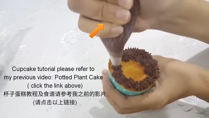 用金沙巧克力做仙人掌杯子蛋糕《田园糕点 中西甜点》记得关注哦