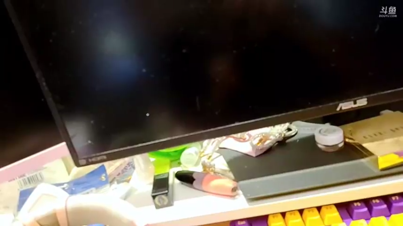 【2021-09-22 19点场】骆歆冲冲冲：骆歆：郊外喂蚊子