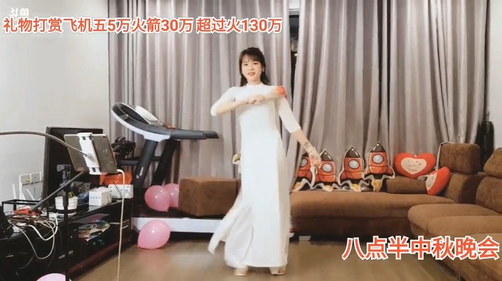 美女可爱多跳舞表演