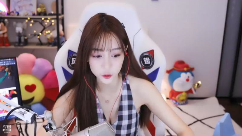 【2021-09-23 18点场】南波儿大魔王丶：先LOL一会户外！！
