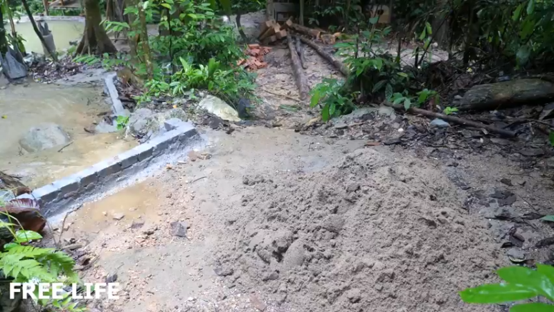 野外觅桃源W36传统房子地基4#妹子独自深入荒野隐居，建设世外桃源