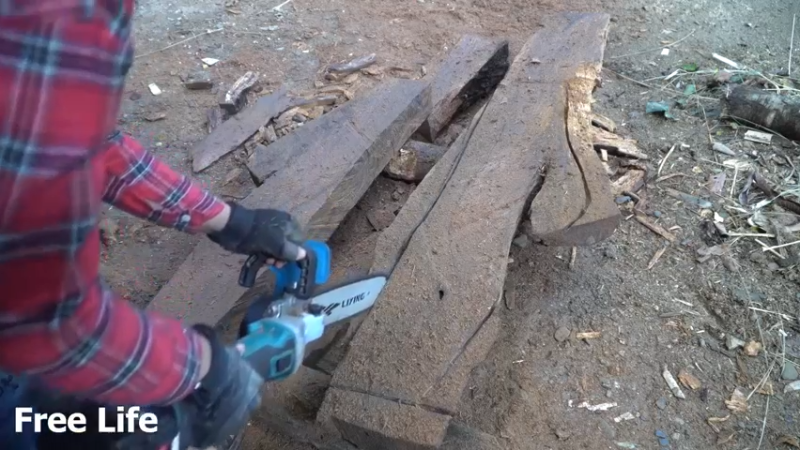 最新大更W40制作公园椅5#妹子独自深入荒野隐居，建设世外桃源