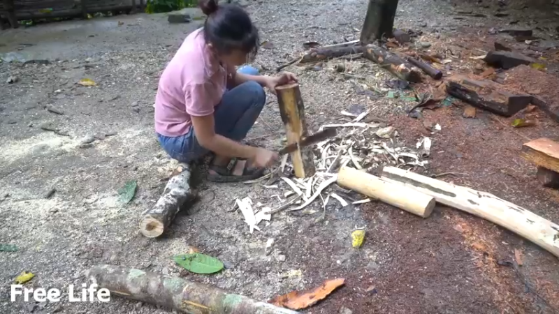 最新大更W40制作公园椅10#妹子独自深入荒野隐居，建设世外桃源