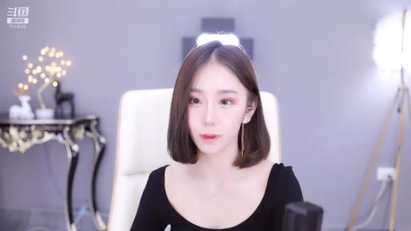 【2021-09-26 01点场】熊小怡呀：本人比封面好看一百遍