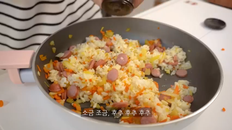 独居生的平日日常，制作辛辣的辛奇乌冬面和紫菜包饭，火鸡旋风蛋包饭，辣椒酱，豆腐意大利面，剥蒜皮的方法，超市买菜，蜂蜜地瓜，蛤蜊意大利面阿狸美食频道 (2)