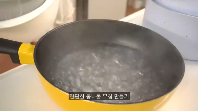 一个人生活独的周末日常，凌晨预约，制作辣辣的火鸡炸酱面炒年糕，辛奇卷的金枪鱼紫菜包饭便当，ROSÉ火鸡面，填色本治愈，家常饭料理，家务，学习打了卡 小厨房 (2