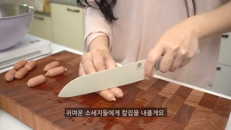 一个人生活独的周末日常，凌晨预约，制作辣辣的火鸡炸酱面炒年糕，辛奇卷的金枪鱼紫菜包饭便当，ROSÉ火鸡面，填色本治愈，家常饭料理，家务，学习打了卡 小厨房 (1