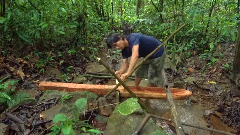 【野生放送】利用水能制造大米杵  热带雨林与我