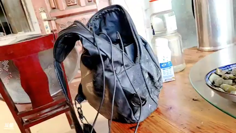 【2021-09-28 11点场】洪湖小肖：巨坑已干搞麻鳝