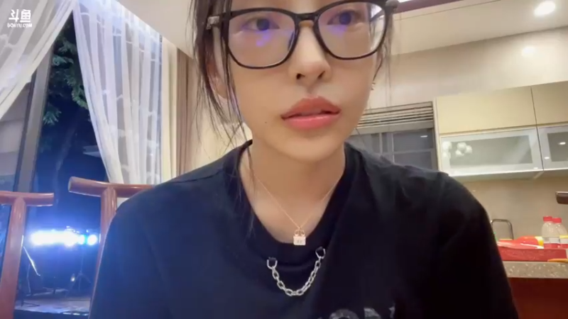 【2021-09-29 00点场】VIVI小小酥：不知道有没有人想我哦