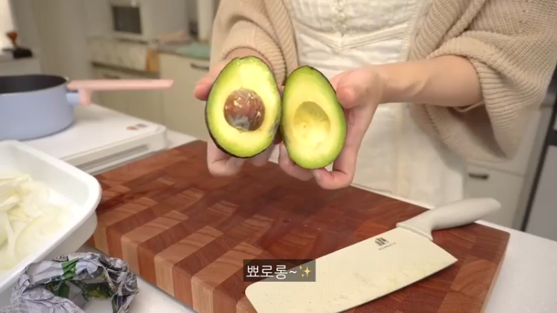 独居生周末日常，凌晨预约疫苗，制作辣辣的火鸡炸酱面炒年糕，辛奇卷的金枪鱼紫菜包饭便当，ROSÉ火鸡面，填色本治愈，家常饭料理，家务，学习 @小厨房日常美食@日常