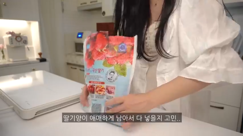 独居生周末日常，凌晨预约疫苗，制作辣辣的火鸡炸酱面炒年糕，辛奇卷的金枪鱼紫菜包饭便当，ROSÉ火鸡面，填色本治愈，家常饭料理，家务，学习 @小厨房日常美食@日常
