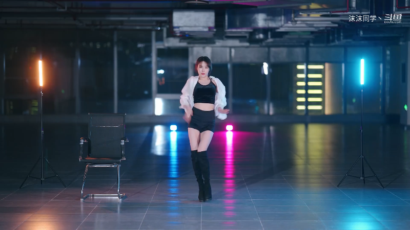 我在斗鱼看沫沫同学丶直播舞蹈