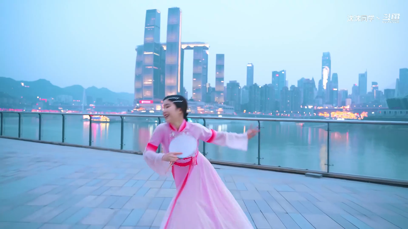 我在斗鱼看沫沫同学丶直播舞蹈