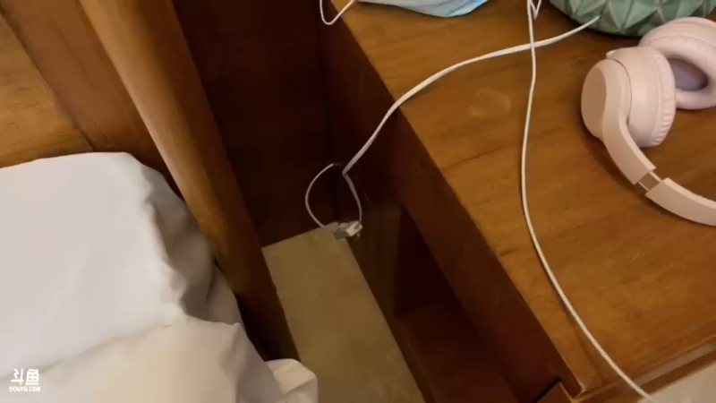 【2021-09-30 03点场】VIVI小小酥：不知道有没有人想我哦