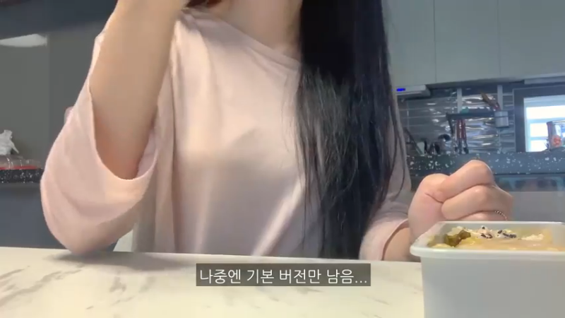独居生周末日常，凌晨预约疫苗，制作辣辣的火鸡炸酱面炒年糕，辛奇卷的金枪鱼紫菜包饭便当，ROSÉ火鸡面，填色本治愈，家常饭料理，家务，学习 @小厨房日常美食@日常