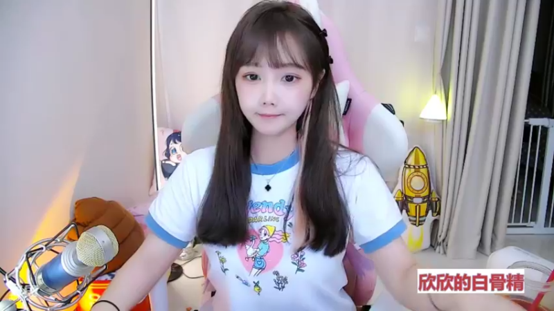 【2021-09-30 20点场】欣小菜：【有车位】萌妹开心上大分！