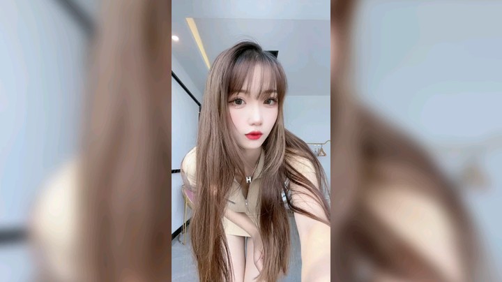 美女跳舞好看，身材不错