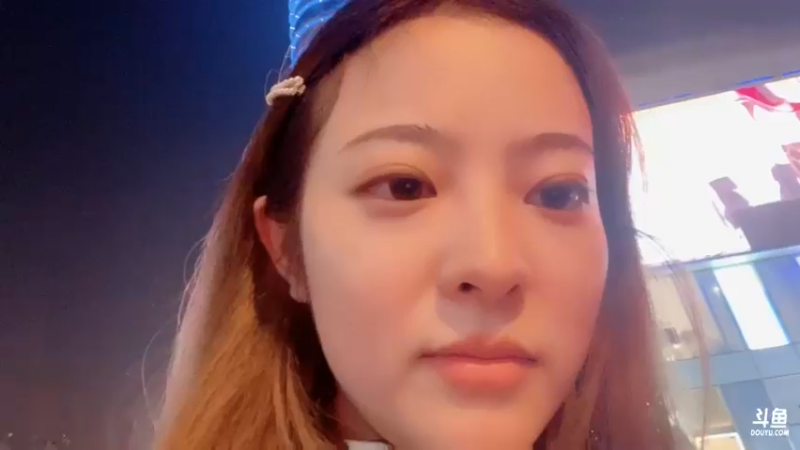 【2021-09-30 21点场】解说kris：kris：今天不出门了就在这播看谁熬的住